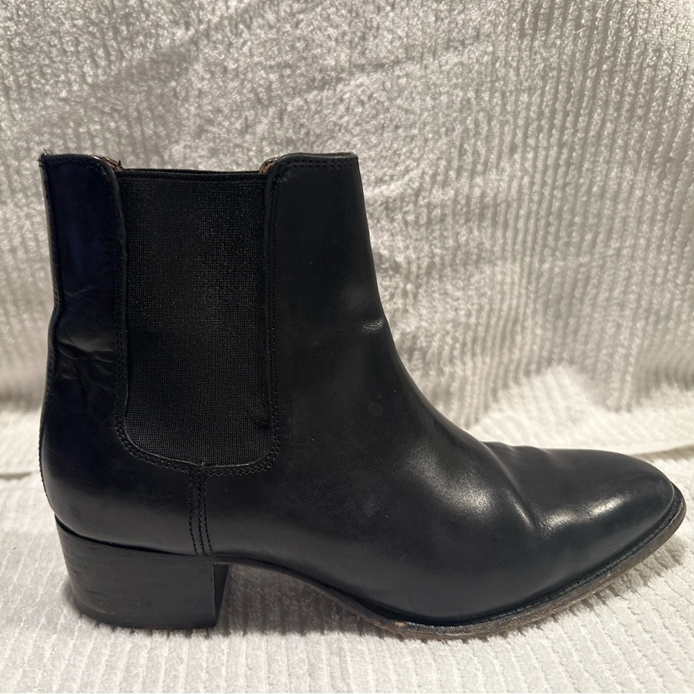 GUC. FRYE Dara Chelsea Bootie Boots in BLACK Size 7 US.